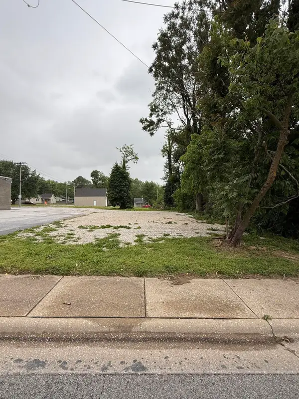 2107 N National Avenue, Springfield, MO 65803