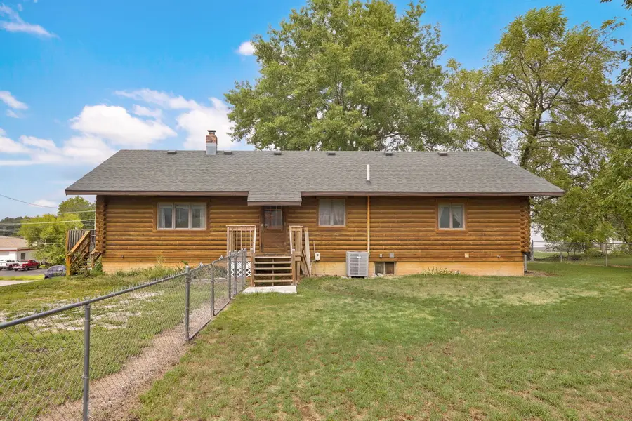 416 W Water Street, Mount Vernon, MO 65712 - #3