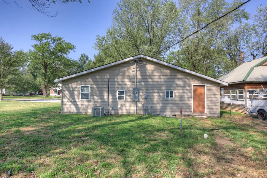 220 N Ohio Avenue, Columbus, KS 66725 - #2