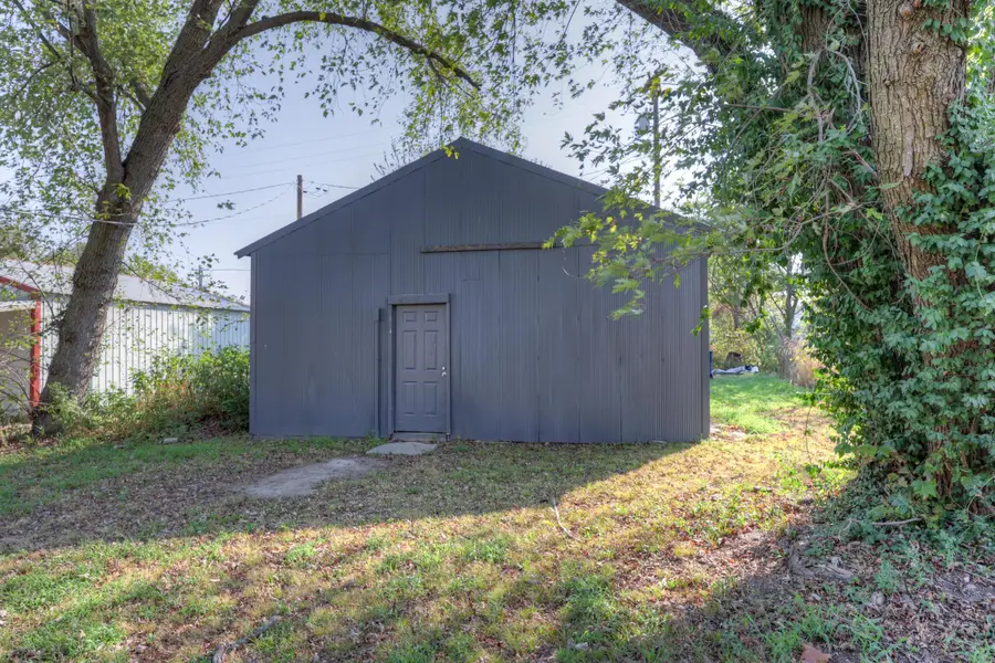 220 N Ohio Avenue, Columbus, KS 66725 - #3