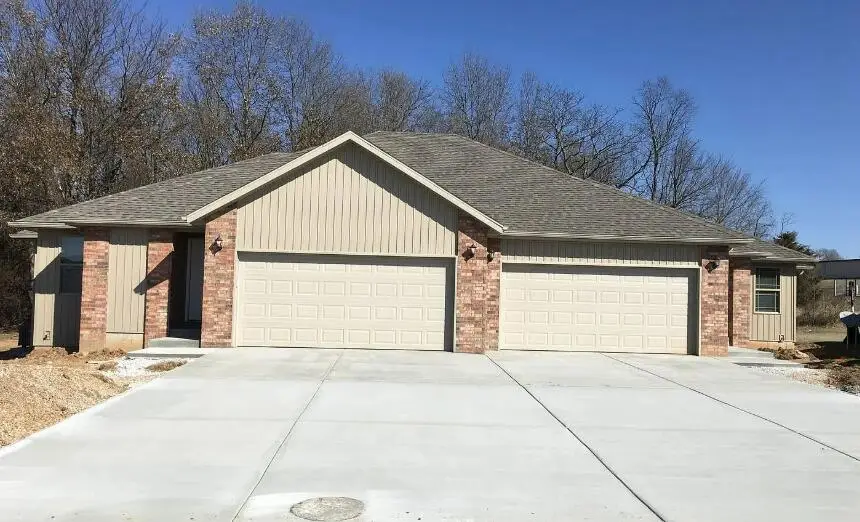 1904/1906 S Bryson Circle #1904/1906, Springfield, MO 65807 - #1