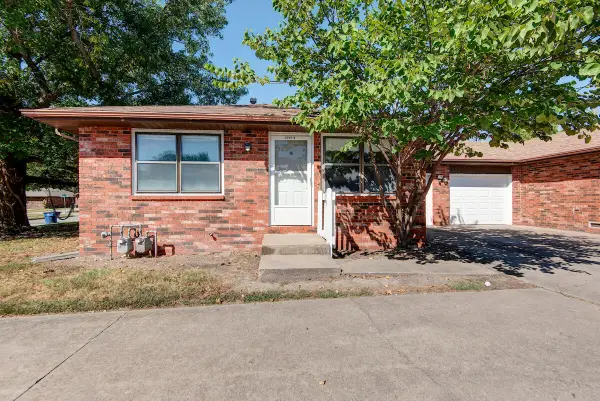 2751 E Mcdaniel Street #A & B, Springfield, MO 65802