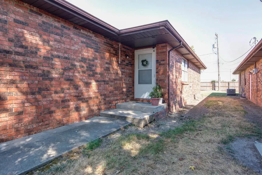 2747 E Mcdaniel Street #A & B, Springfield, MO 65802 - #2