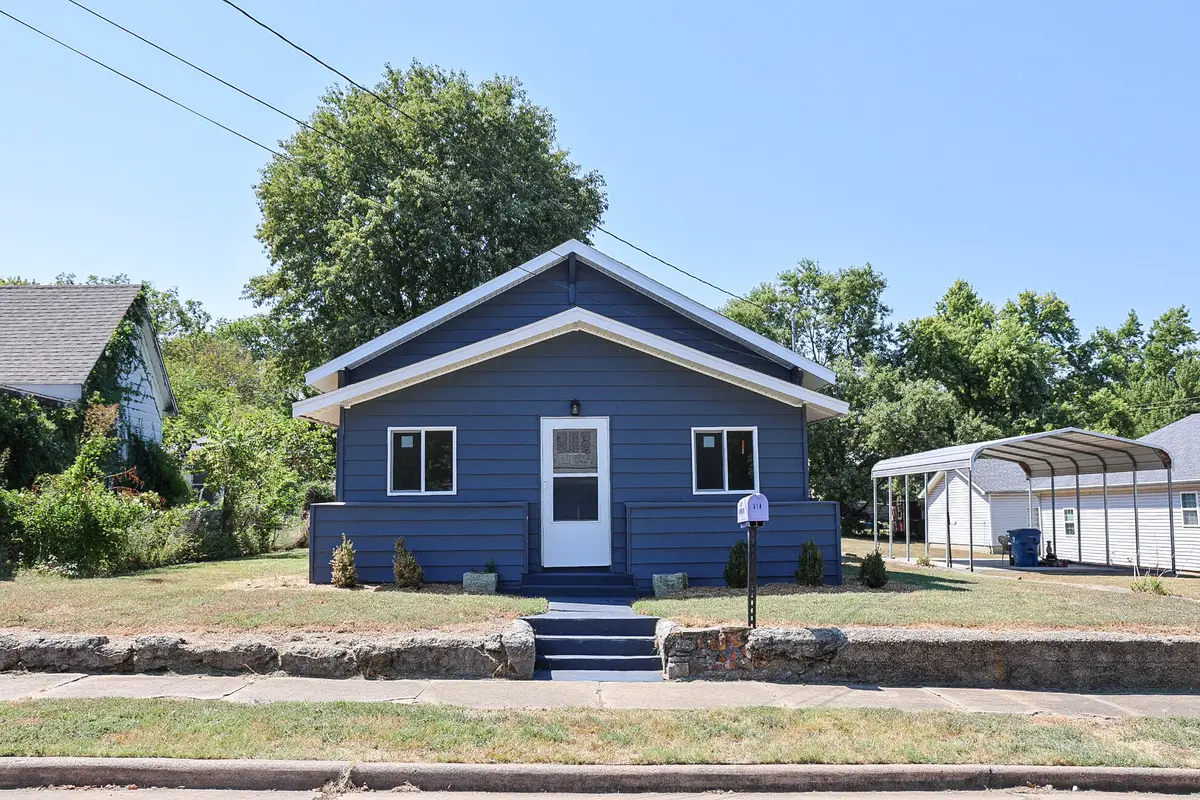 514 N Washington Street, Carterville, MO 64835 - #1