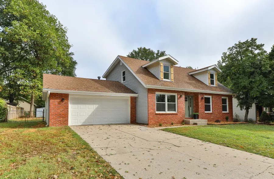 833 E Mentor Street, Springfield, MO 65810 - #2