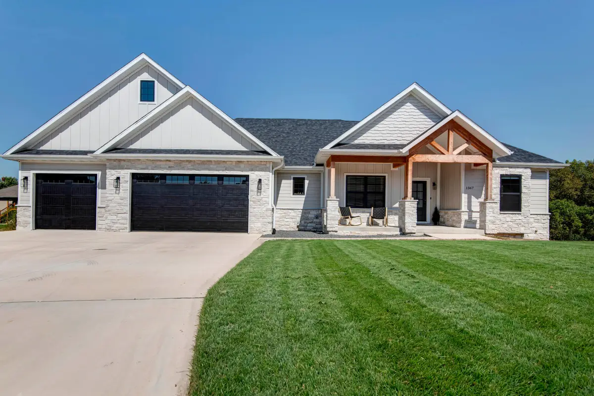 1367 S Casa Grande Avenue, Springfield, MO 65802 - #1