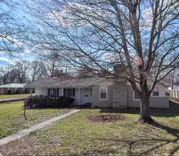 2143 S Brighton Drive, Springfield, MO 65804