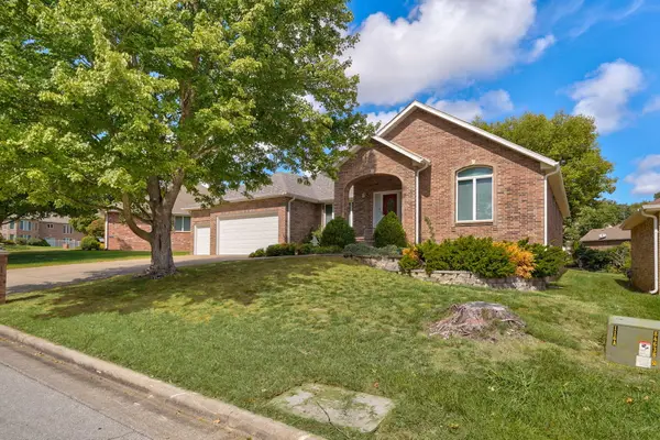 2705 E Shady Glen Drive, Springfield, MO 65804