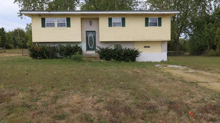 402 E Clouse Street, Mountain Grove, MO 65711 - #2