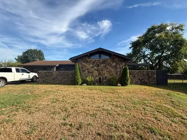 3336 E Alpine Drive, Springfield, MO 65804 - #1