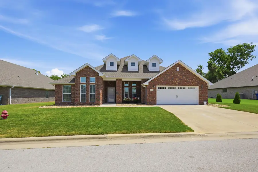 1003 Mckenzie Circle, Webb City, MO 64870 - #2