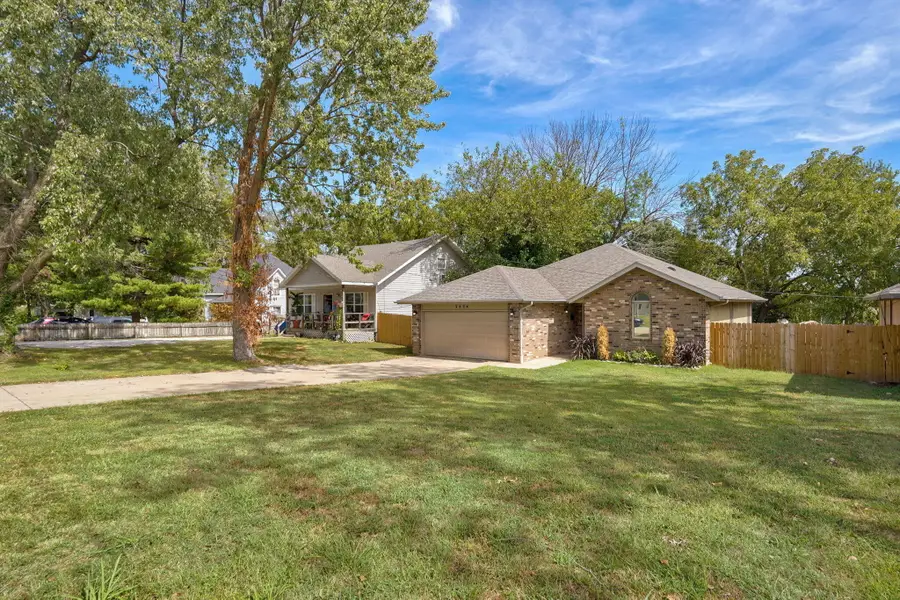 2424 N Campbell Avenue, Springfield, MO 65803 - #2