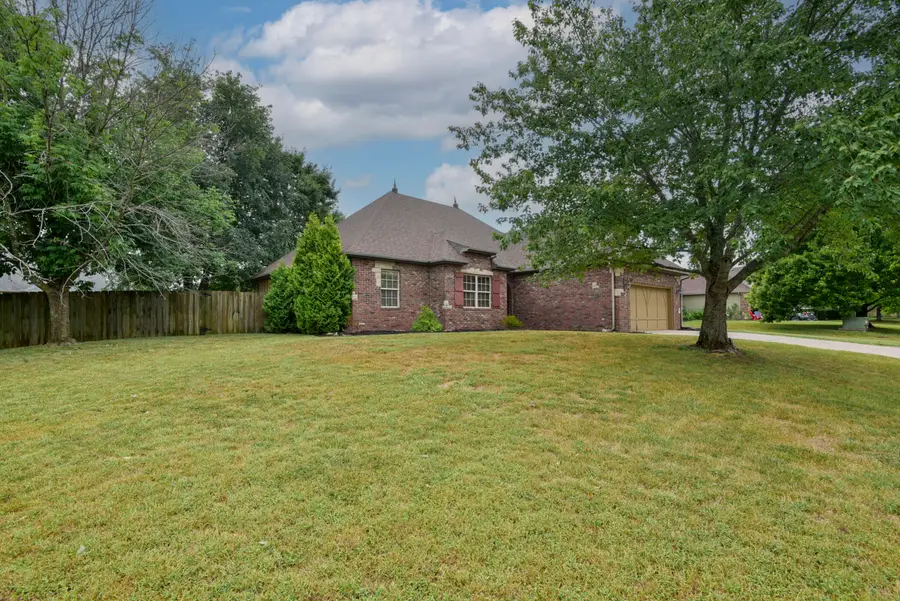614 E Falls Circle, Ozark, MO 65721 - #2