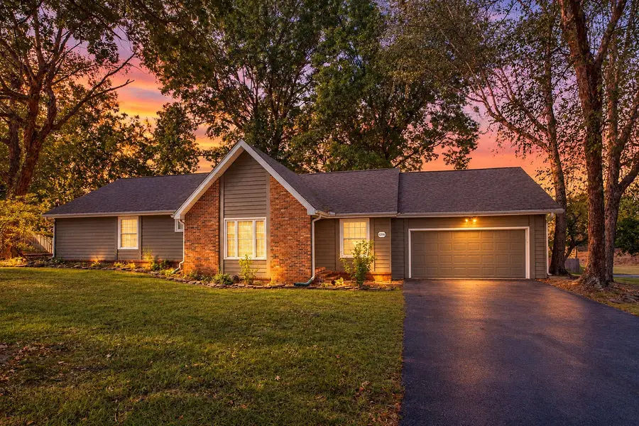 8206 Oakmont Drive, Nixa, MO 65714 - #2