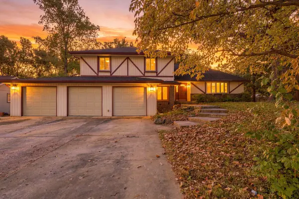 2924 S Chambery Avenue, Springfield, MO 65804