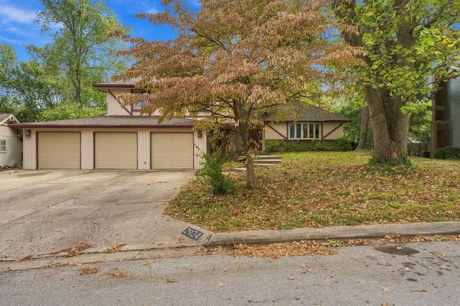 2924 S Chambery Avenue, Springfield, MO 65804 - #3