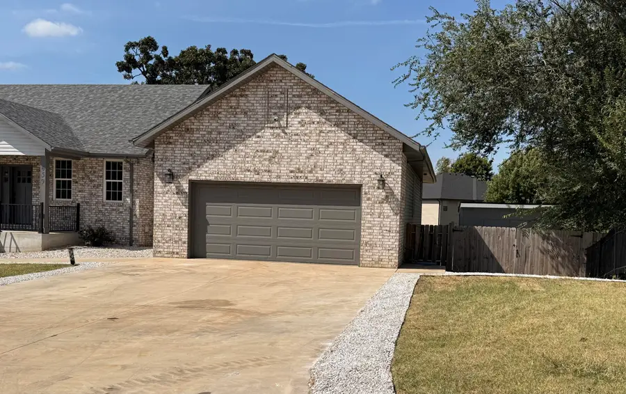 659 W Bridgewood Court, Springfield, MO 65803 - #2