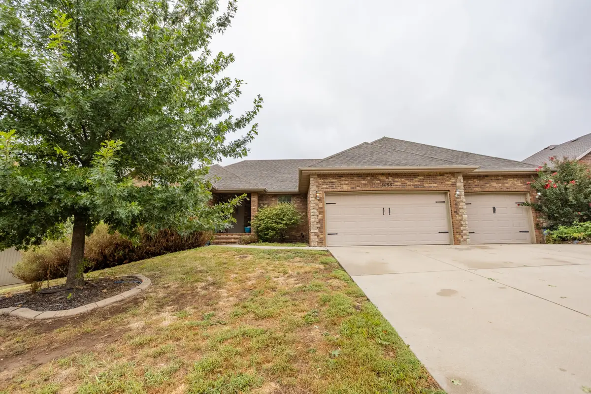 1095 E Daisy Falls Drive, Nixa, MO 65714 - #1