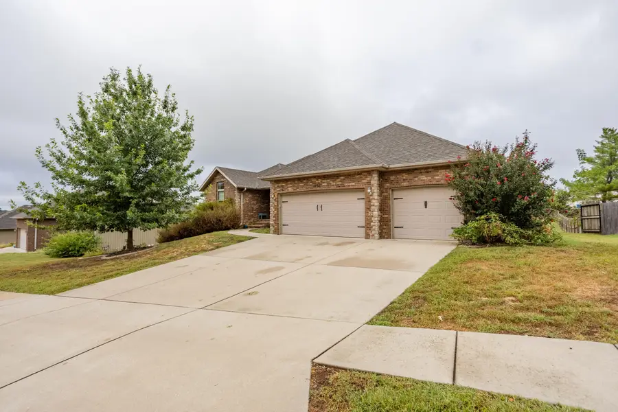 1095 E Daisy Falls Drive, Nixa, MO 65714 - #2