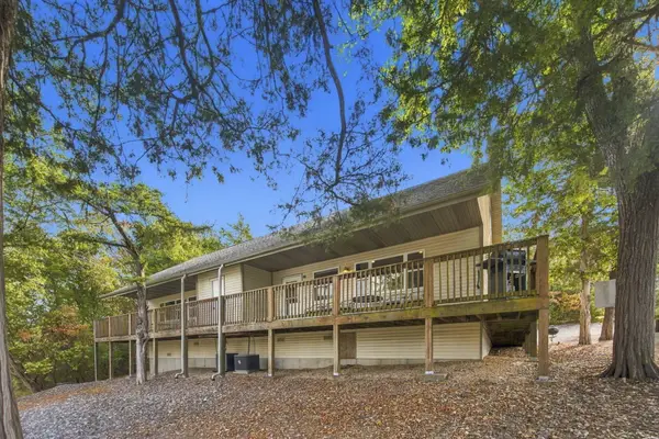 423 & 425 Eagle Drive, Reeds Spring, MO 65737