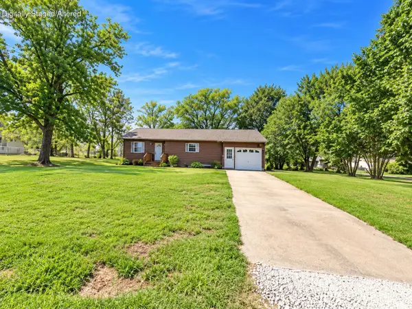 423 N Clark Street, Everton, MO 65646