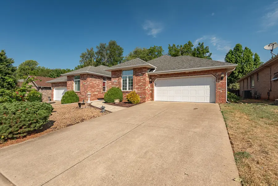 3211 W Sunset Street, Springfield, MO 65807 - #2