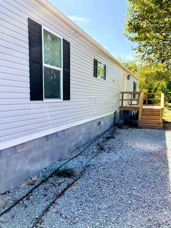 7641 Blockade Village N, Seligman, MO 65745