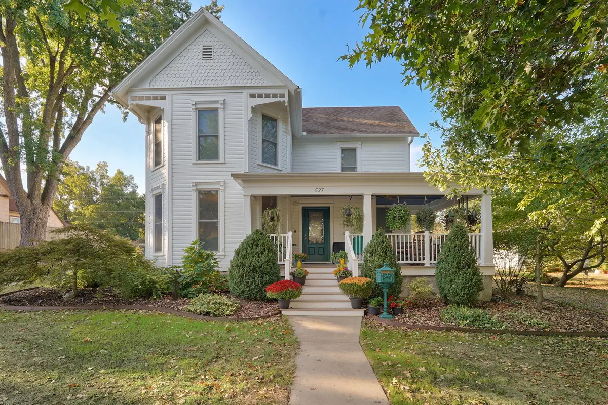 527 Center Street, Mount Vernon, MO 65712 - #1