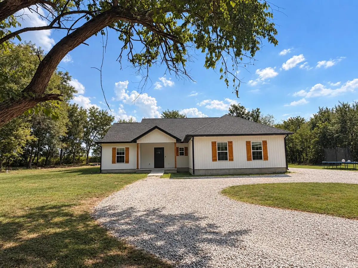 916 E 438th Road, Bolivar, MO 65613 - #1