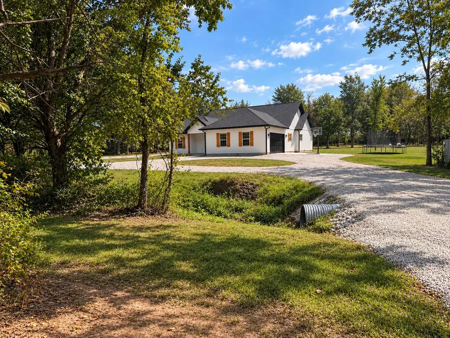 916 E 438th Road, Bolivar, MO 65613 - #2