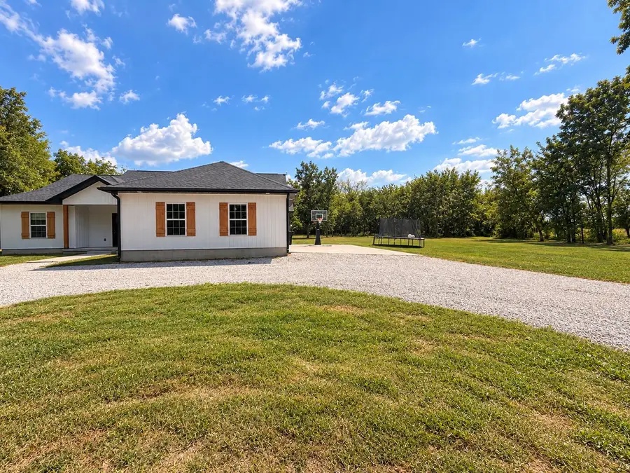 916 E 438th Road, Bolivar, MO 65613 - #3