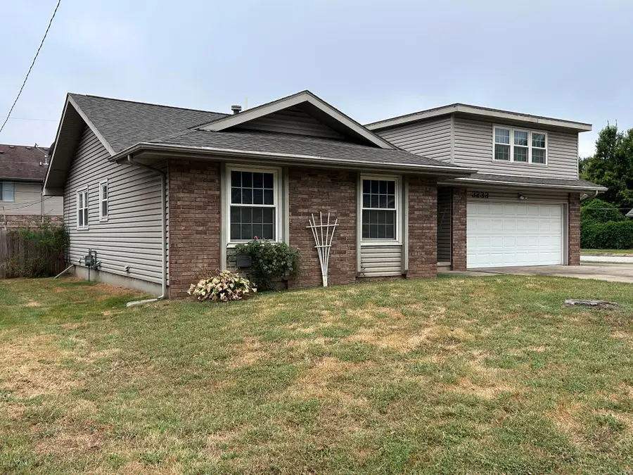 3233 S Jefferson Avenue, Springfield, MO 65807 - #2