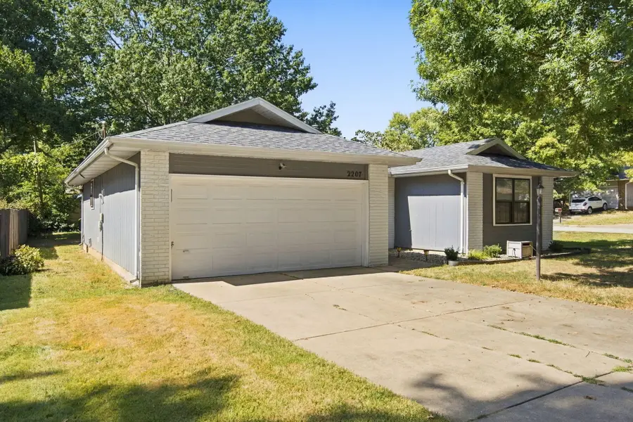 2207 S Nettleton Avenue, Springfield, MO 65807 - #3