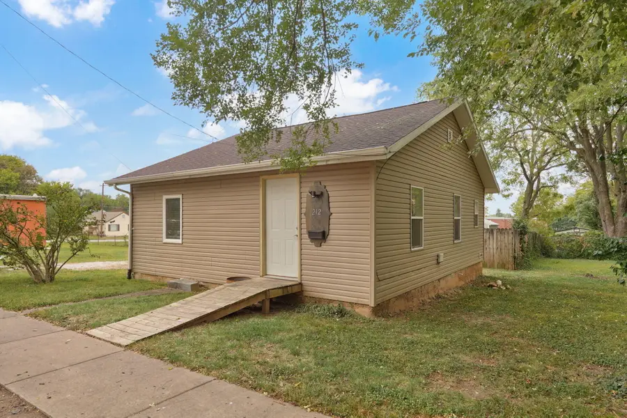 212 S Lafontaine Avenue, Springfield, MO 65806 - #2