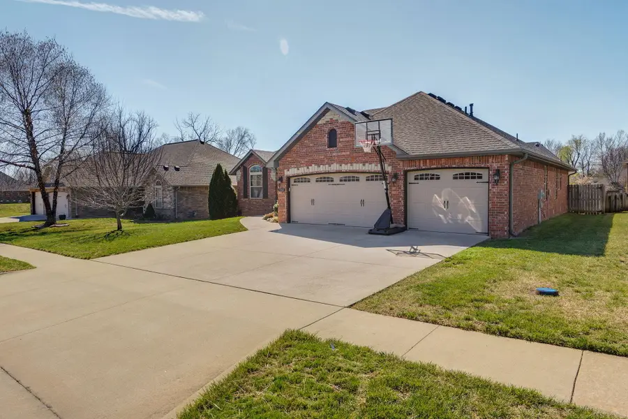 3184 W High Point Street, Springfield, MO 65810 - #2