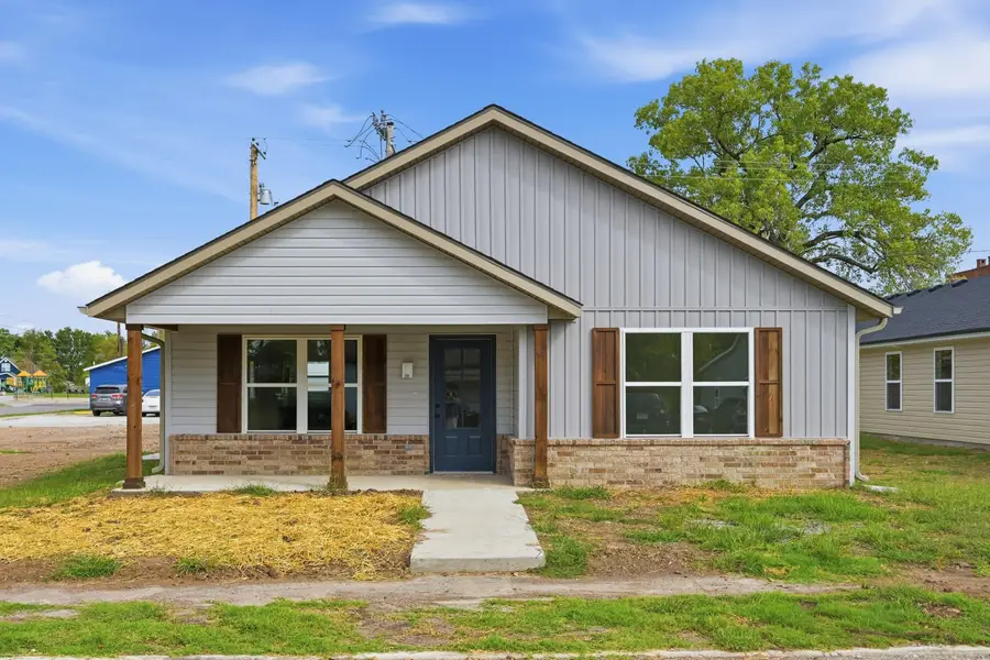 318 W Daugherty Street, Carterville, MO 64835 - #2