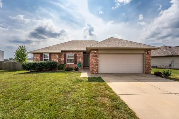 135 Pinyon Avenue, Rogersville, MO 65742