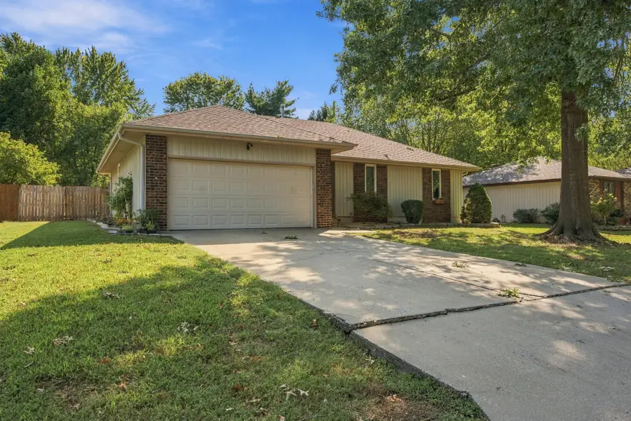 1120 E Highpoint Street, Springfield, MO 65810 - #2