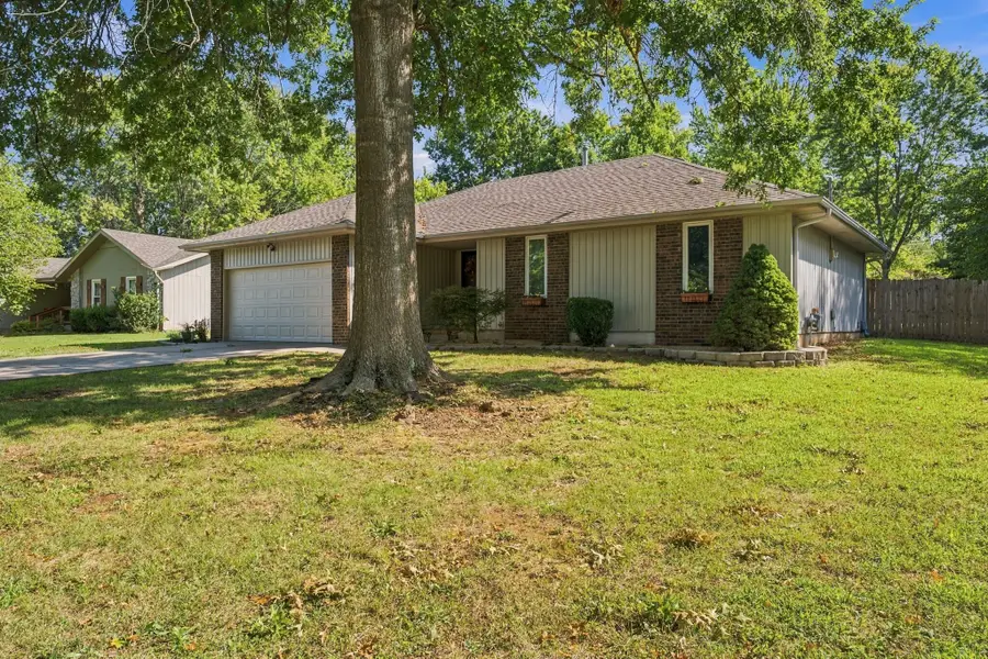 1120 E Highpoint Street, Springfield, MO 65810 - #3