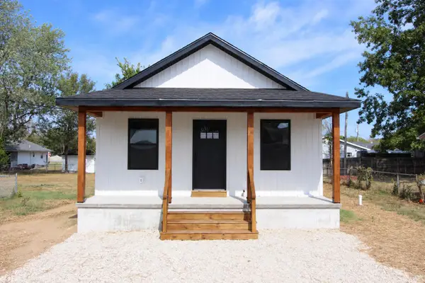 415 W Puryear Avenue, Seymour, MO 65746