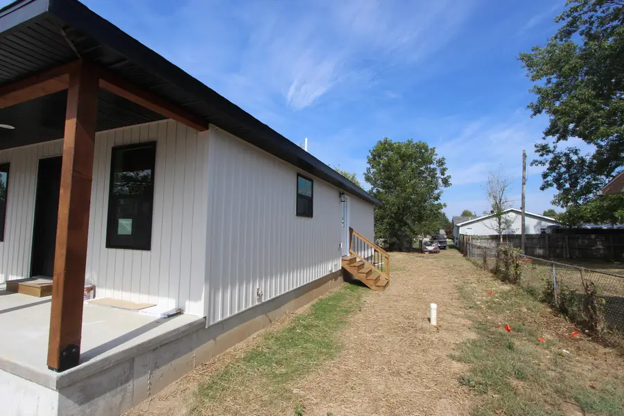 415 W Puryear Avenue, Seymour, MO 65746 - #3