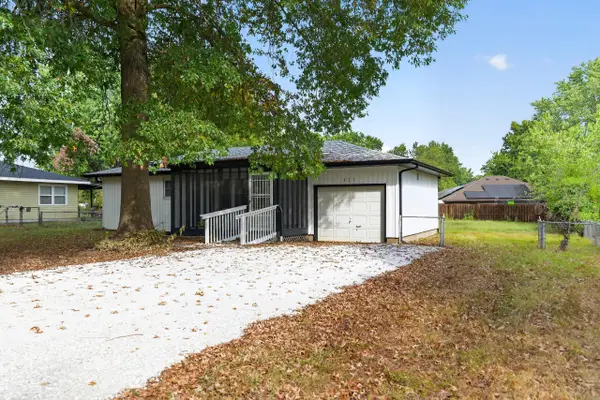 821 W San Martin Street, Bolivar, MO 65613