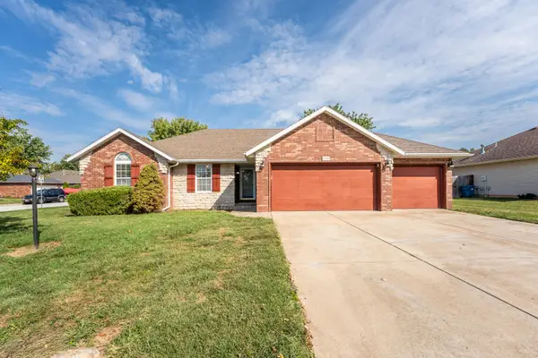 1345 W Dunrobin Castle Drive, Nixa, MO 65714
