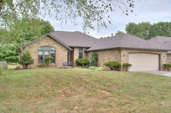 2525 N Meadowlake Drive, Springfield, MO 65802