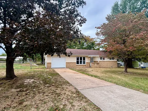 908 W Elm Street, Aurora, MO 65605