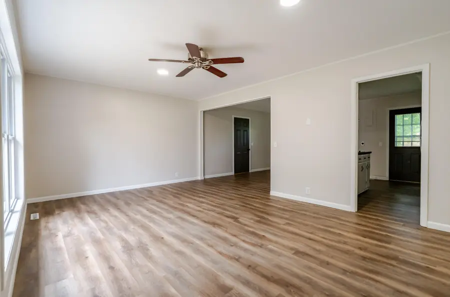 908 W Elm Street, Aurora, MO 65605 - #3