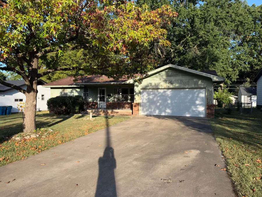 725 N Elmwood Avenue, Springfield, MO 65802 - #2