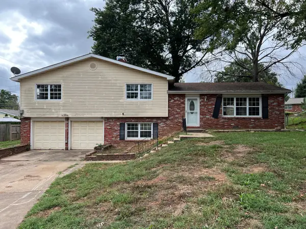 2918 E Clovis Circle, Springfield, MO 65804