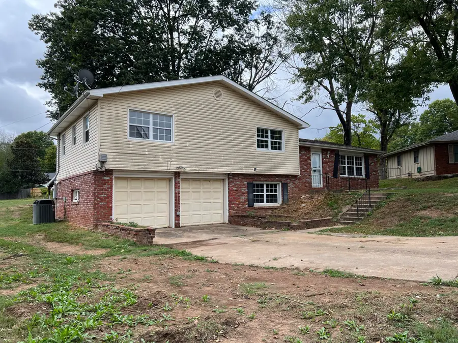 2918 E Clovis Circle, Springfield, MO 65804 - #2