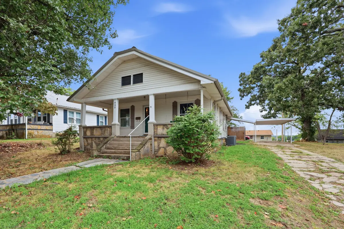 430 S Valley Street, Neosho, MO 64850 - #1